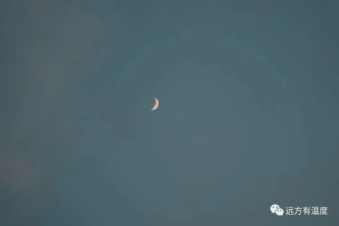 我对月亮许愿，愿你事事顺遂。